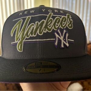 New York Yankees Gray and Purple New Era fitted hat size 7&1/4